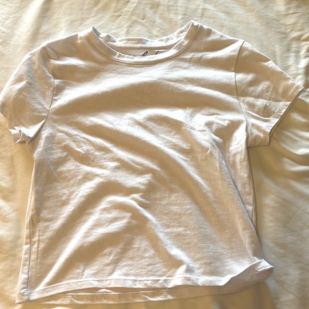 White crop t-shit